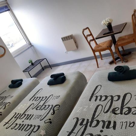 Paris Par Trains, Area, Studios Avec Salle De Bain Et Kitchenette Privees, Ou, Chambres Avec Salles Bain Et Cuisines Communes Persan Zewnętrze zdjęcie