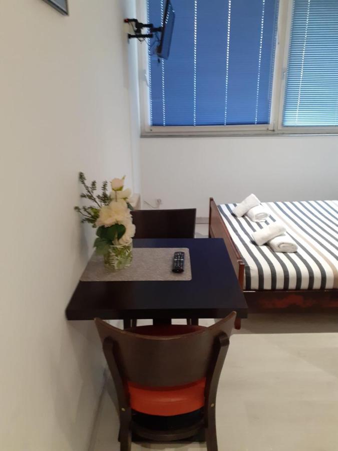 Paris Par Trains, Area, Studios Avec Salle De Bain Et Kitchenette Privees, Ou, Chambres Avec Salles Bain Et Cuisines Communes Persan Zewnętrze zdjęcie