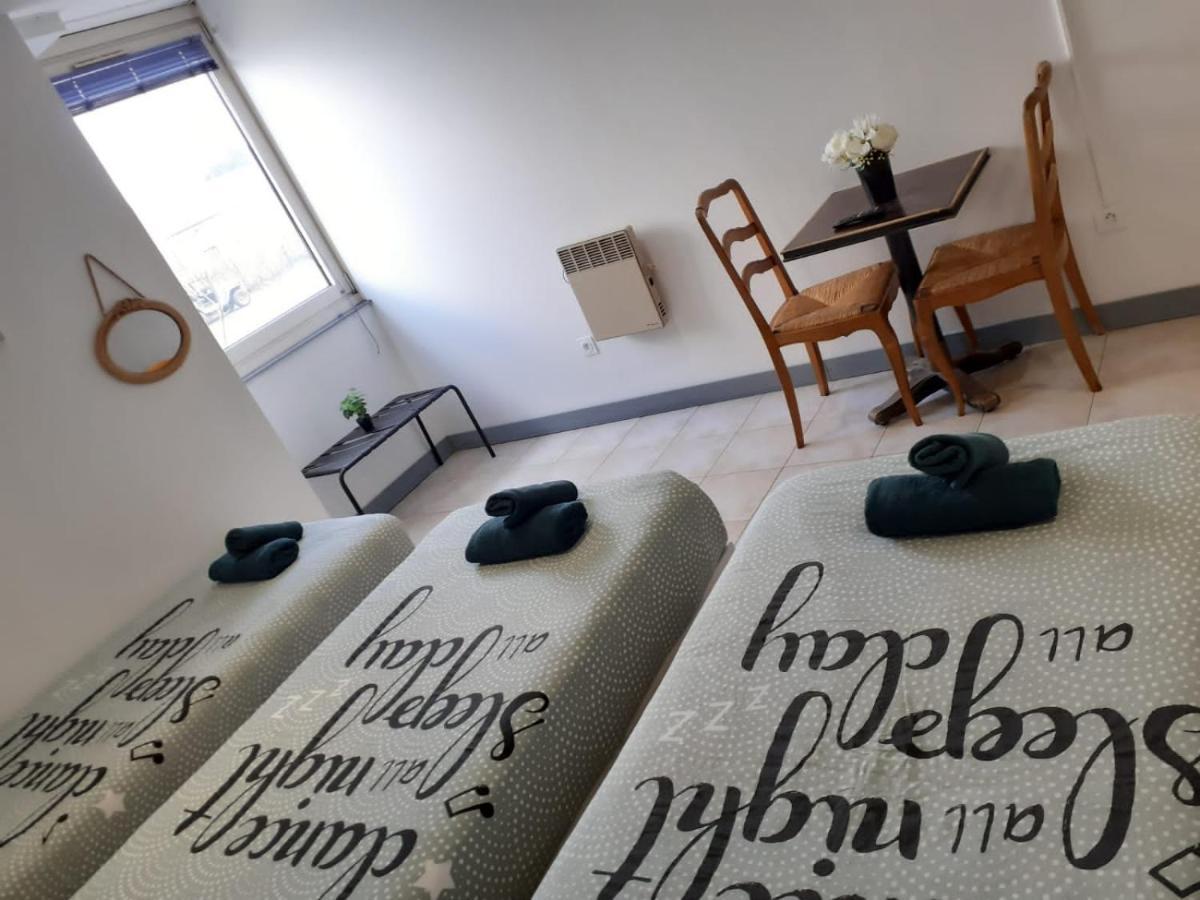 Paris Par Trains, Area, Studios Avec Salle De Bain Et Kitchenette Privees, Ou, Chambres Avec Salles Bain Et Cuisines Communes Persan Zewnętrze zdjęcie