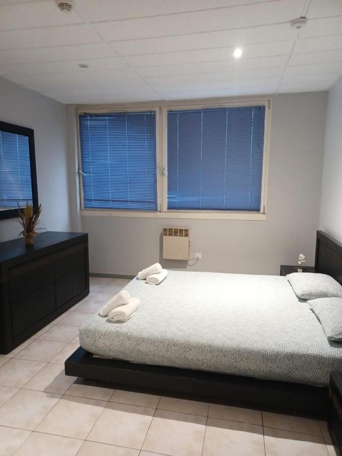 Paris Par Trains, Area, Studios Avec Salle De Bain Et Kitchenette Privees, Ou, Chambres Avec Salles Bain Et Cuisines Communes Persan Zewnętrze zdjęcie