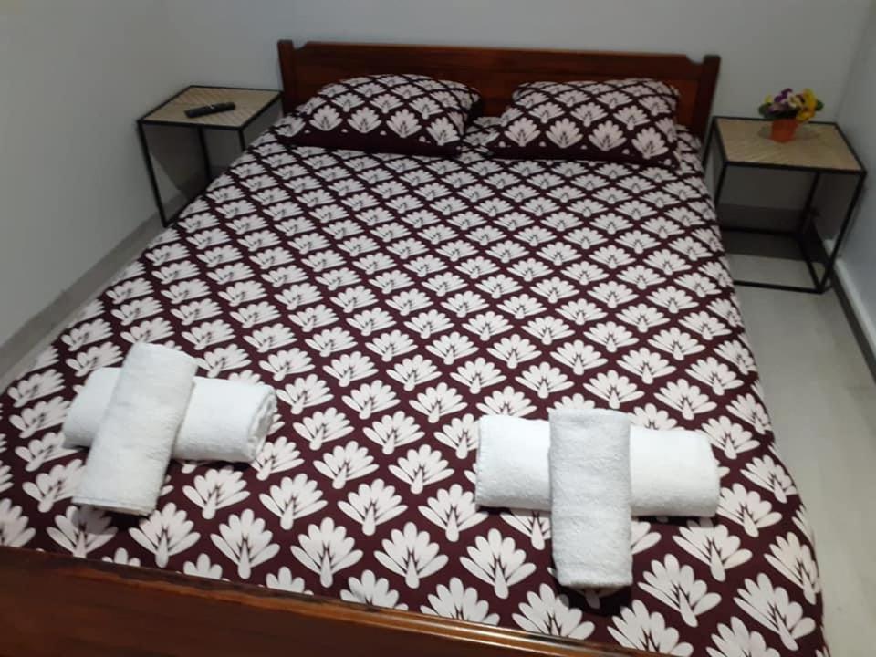 Paris Par Trains, Area, Studios Avec Salle De Bain Et Kitchenette Privees, Ou, Chambres Avec Salles Bain Et Cuisines Communes Persan Zewnętrze zdjęcie