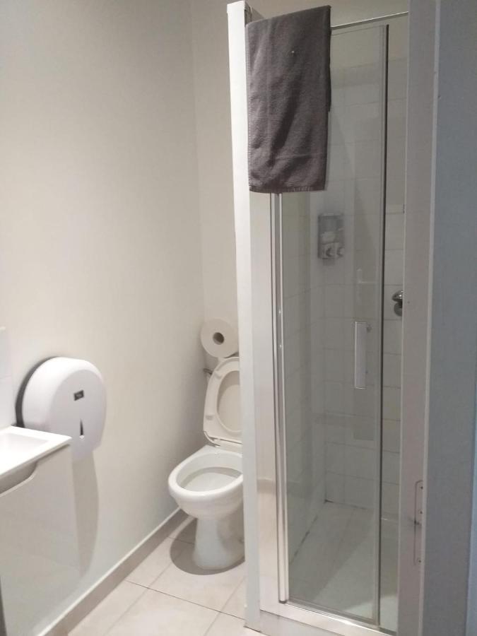 Paris Par Trains, Area, Studios Avec Salle De Bain Et Kitchenette Privees, Ou, Chambres Avec Salles Bain Et Cuisines Communes Persan Zewnętrze zdjęcie
