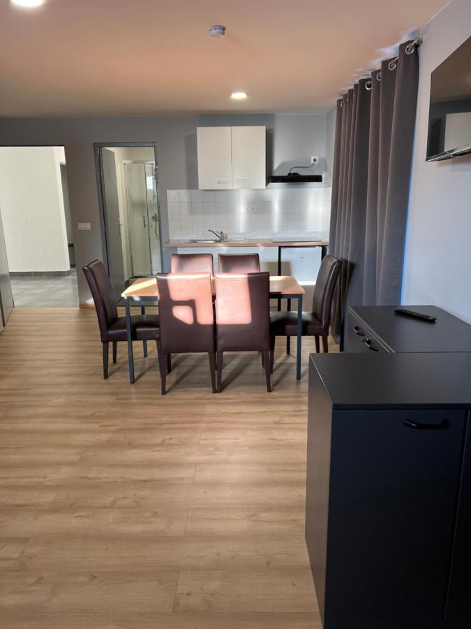 Paris Par Trains, Area, Studios Avec Salle De Bain Et Kitchenette Privees, Ou, Chambres Avec Salles Bain Et Cuisines Communes Persan Zewnętrze zdjęcie