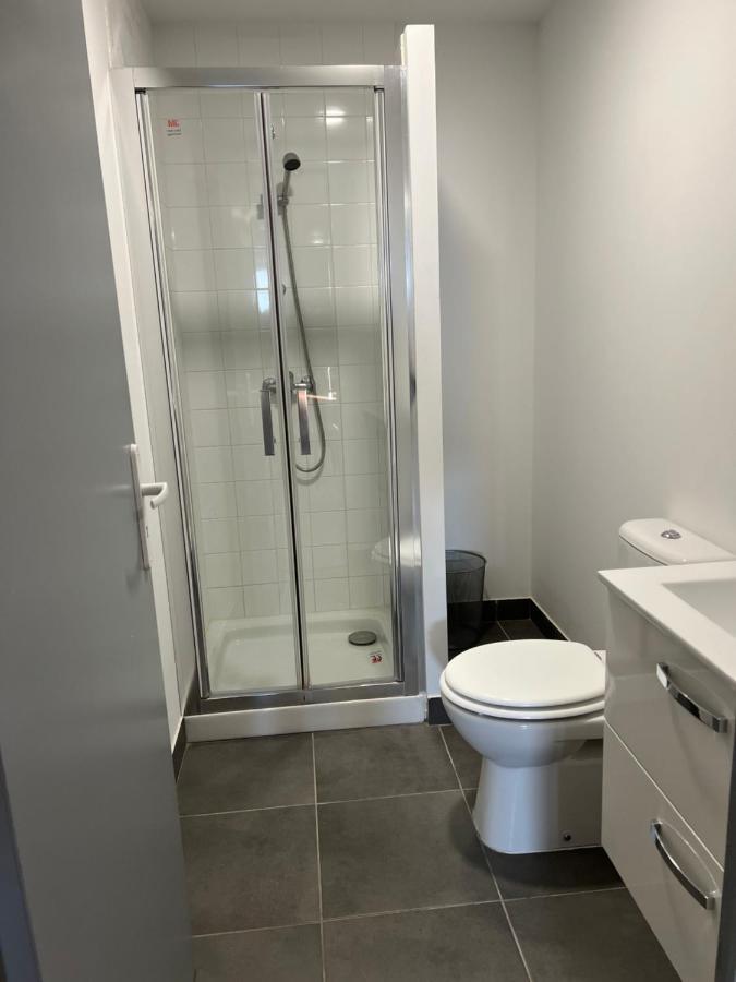 Paris Par Trains, Area, Studios Avec Salle De Bain Et Kitchenette Privees, Ou, Chambres Avec Salles Bain Et Cuisines Communes Persan Zewnętrze zdjęcie
